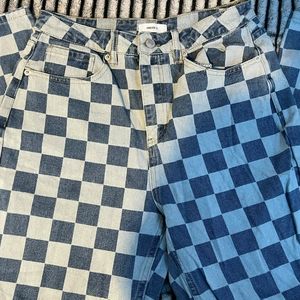 Two jeans forever 21 and shein size 28 and 4